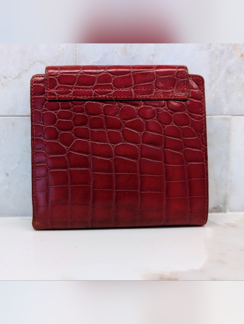 Gianni Versace Vintage Red Croc Embossed Leather Bifold Wallet Gold Medusa Clasp - Picture 2 of 13